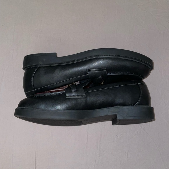 NWOT Tommy Hilfiger Black Terina Loafer W Gold Accents Size 10 ⭐️ - Picture 5 of 9